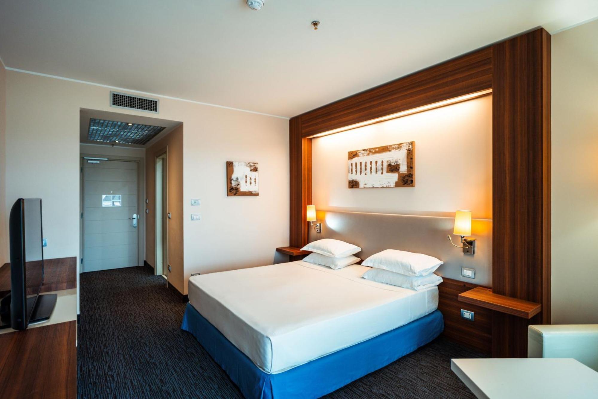 Delta Hotels By Marriott Olbia Sardinia Exterior foto