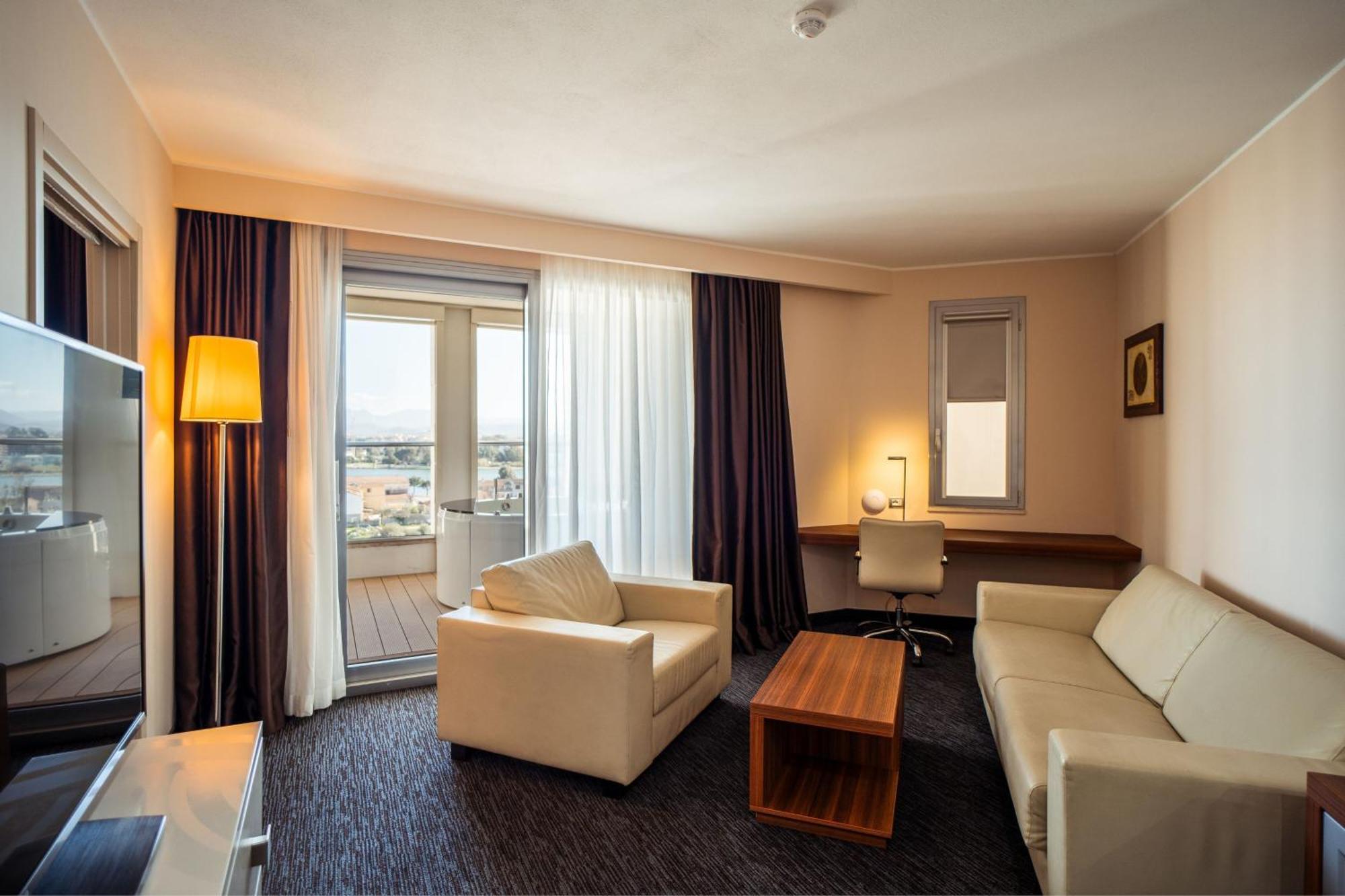 Delta Hotels By Marriott Olbia Sardinia Exterior foto