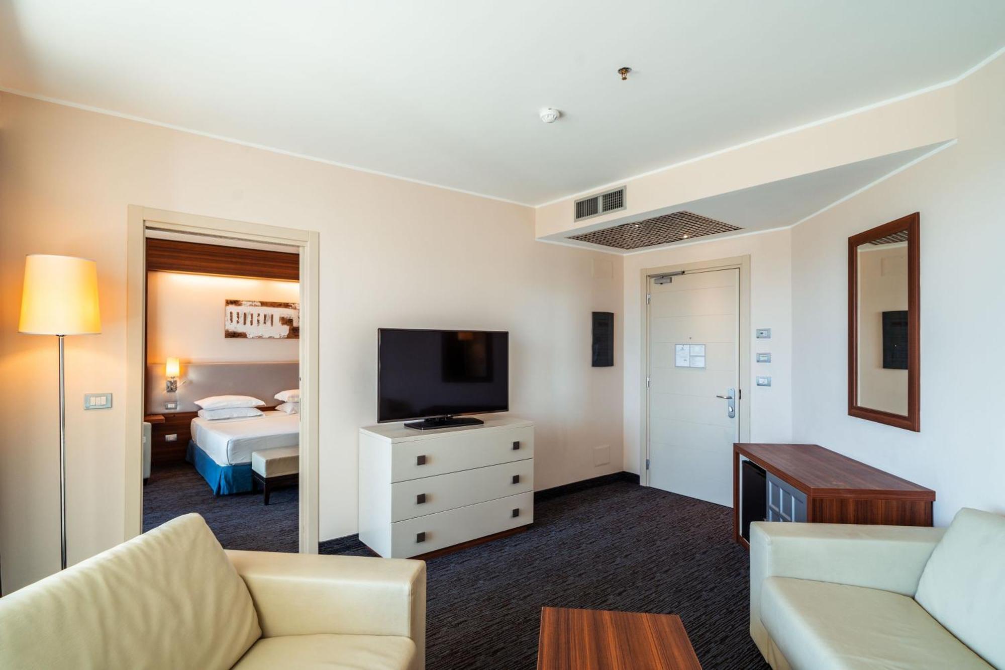Delta Hotels By Marriott Olbia Sardinia Exterior foto