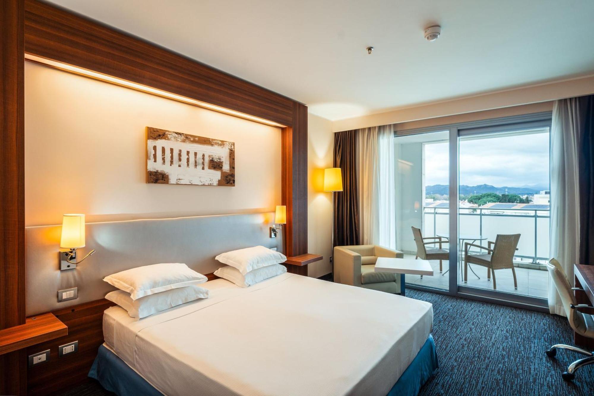 Delta Hotels By Marriott Olbia Sardinia Exterior foto