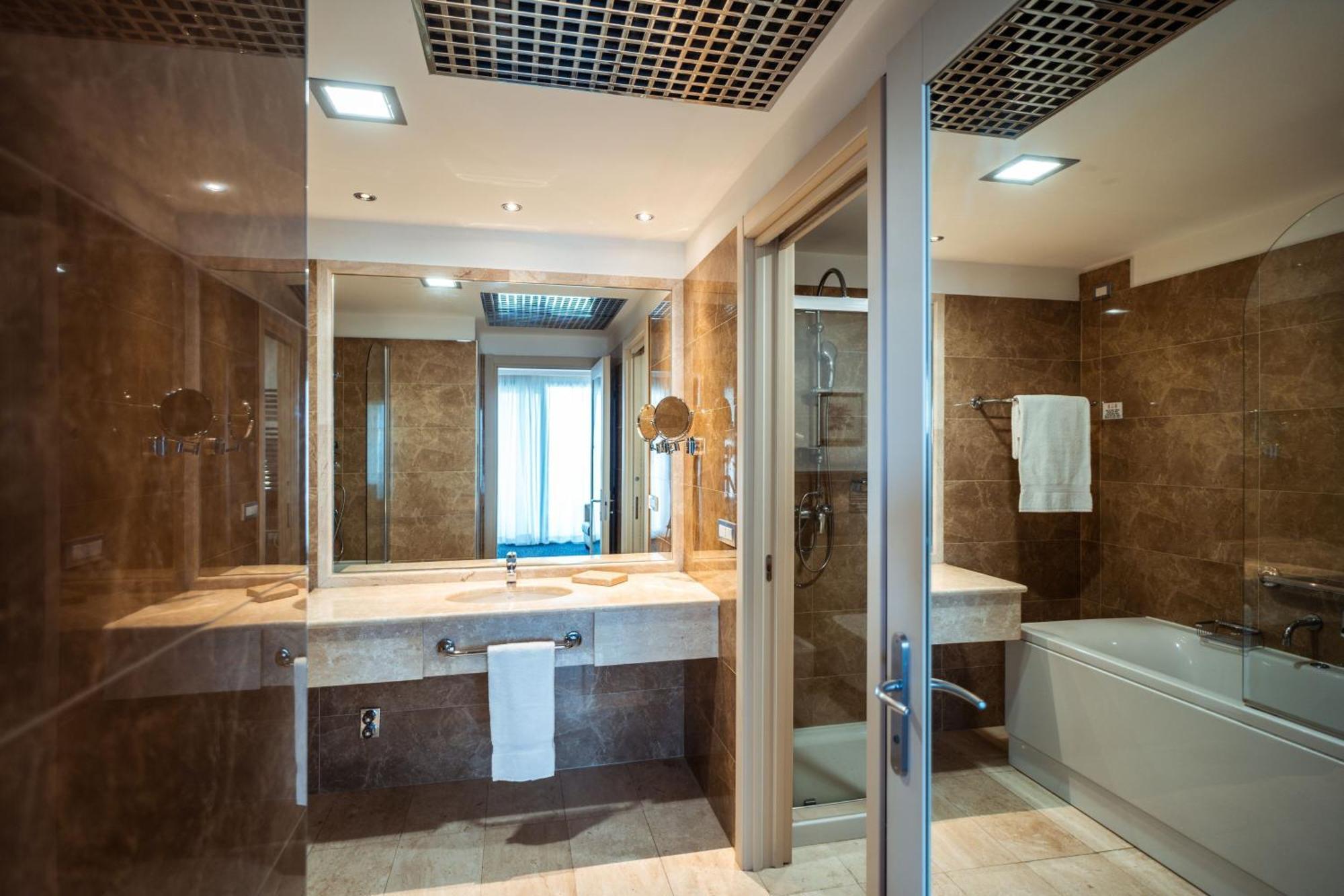 Delta Hotels By Marriott Olbia Sardinia Exterior foto